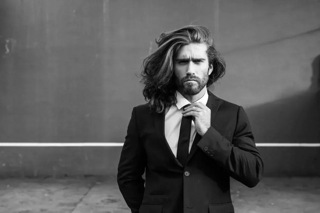 Les coiffures idéales pour les hommes aux cheveux mi-longs